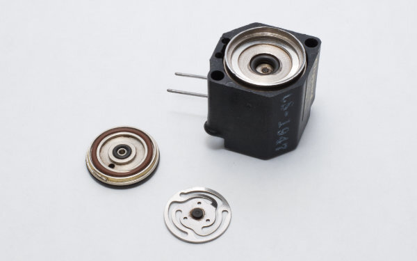 電磁弁分解写真2